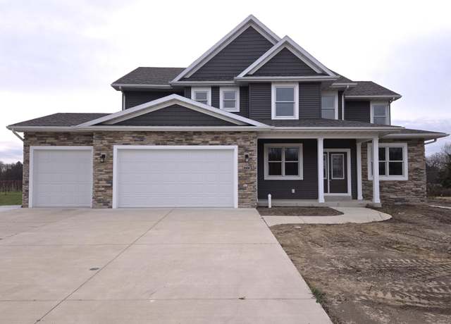 Property at 2412 Ulrich Ln, Stevensville, MI 49127, 4 beds, 2.5 baths