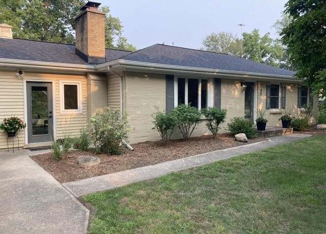 Property at 48 Elmhurst SE, Grand Rapids, MI 49506, 3 beds, 2 baths