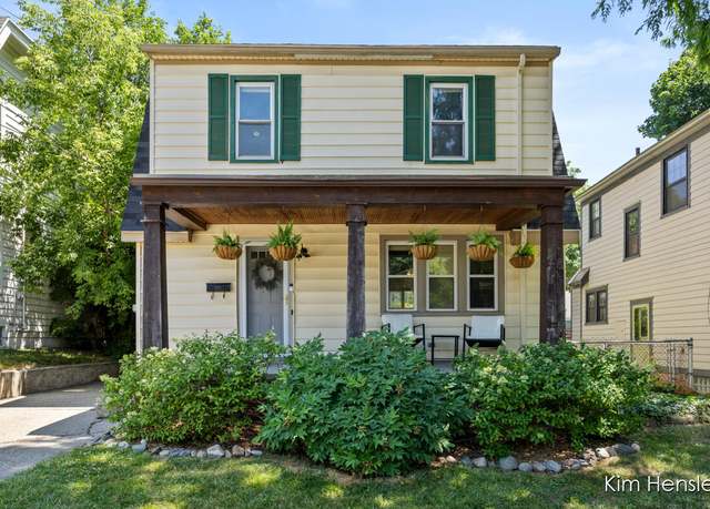 Property at 44 Auburn Ave NE, Grand Rapids, MI 49503, 3 beds, 2 baths