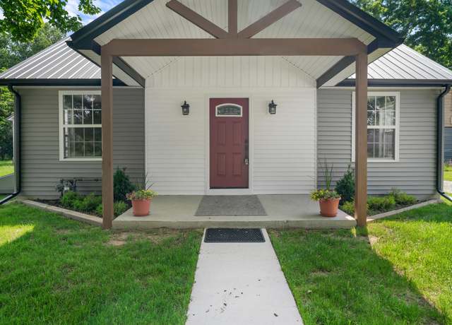 Property at 141.5 Griswold St, Hillsdale, MI 49242, 3 beds, 1 bath