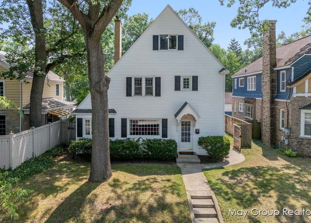 Property at 1418 Hall St SE, Grand Rapids, MI 49506, 4 beds, 3.5 baths