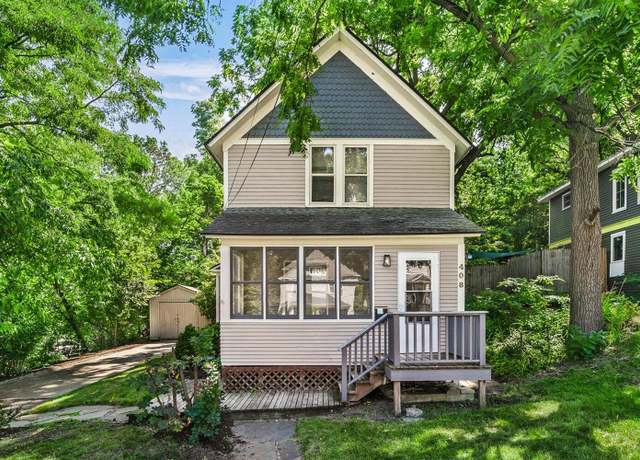 Property at 408 Hilbert St, Kalamazoo, MI 49006, 3 beds, 1.5 baths