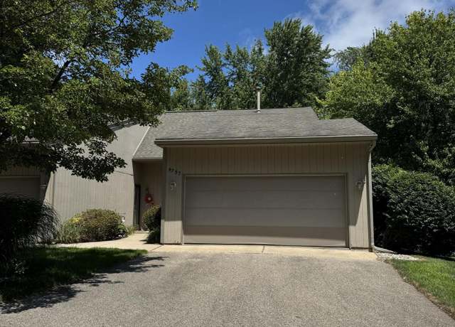 Property at 4757 Rockvalley Dr NE, Grand Rapids, MI 49525, 2 beds, 2 baths
