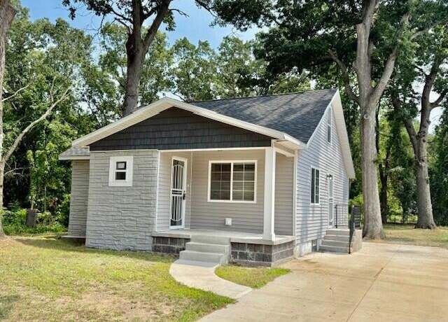 Property at 260 Meeking St, Muskegon, MI 49442, 2 beds, 1 bath