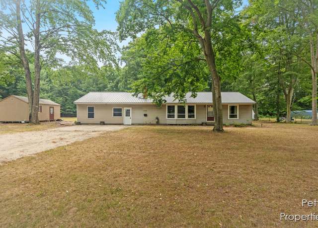 Property at 3485 S Carr Rd, Fruitport, MI 49415, 5 beds, 1 bath
