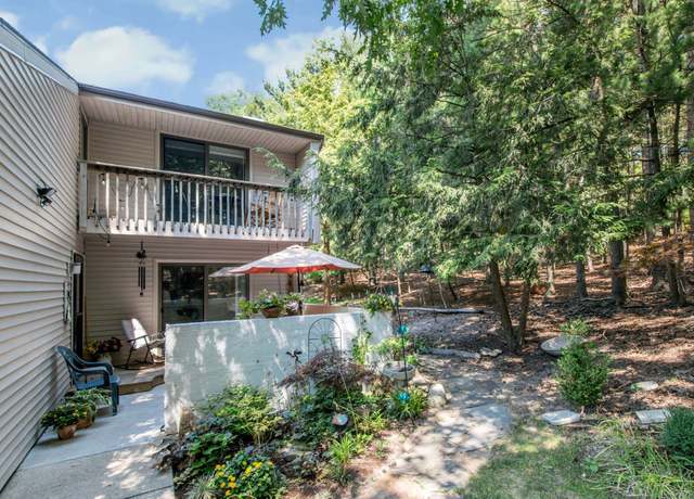 Property at 17542 Parkwood Unit G, Spring Lake, MI 49456, 2 beds, 1.5 baths