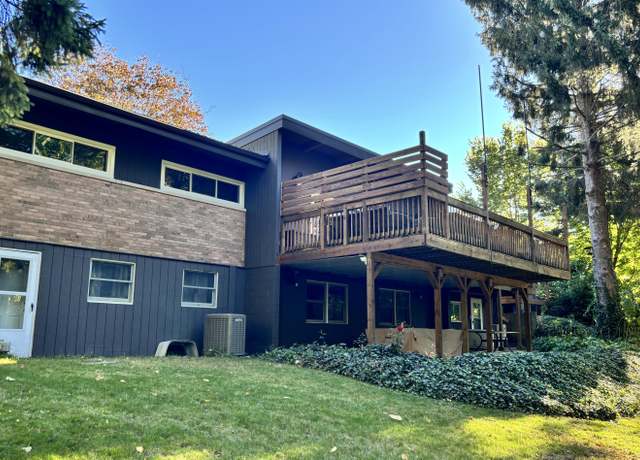 Property at 2878 W Bundy Rd, Coloma, MI 49038, 6 beds, 2.5 baths