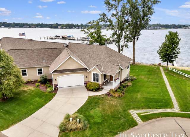 Property at 16200 Shoreview Dr, Spring Lake, MI 49456, 4 beds, 2.5 baths