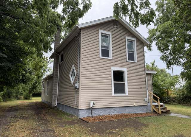 Property at 1015 N Blackstone St, Jackson, MI 49202, 3 beds, 1 bath