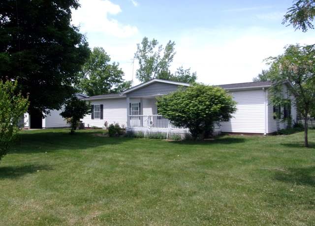 Property at 25874 Hiawatha Dr, Sturgis, MI 49091, 3 beds, 2 baths