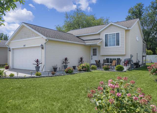 Property at 5969 Clear Stream Dr SE, Grand Rapids, MI 49548, 4 beds, 2 baths