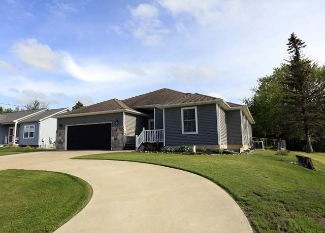 Property at 113 Davis Dr, Brooklyn, MI 49230, 3 beds, 2 baths