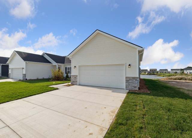 Property at 250 Marion Oaks Dr, Howell, MI 48843, 3 beds, 3 baths