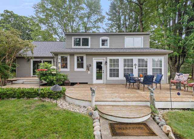 Property at 9708 Oakland Dr, Portage, MI 49024, 3 beds, 2 baths