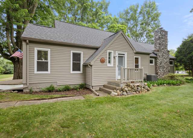 Property at 9708 Oakland Dr, Portage, MI 49024, 3 beds, 2 baths