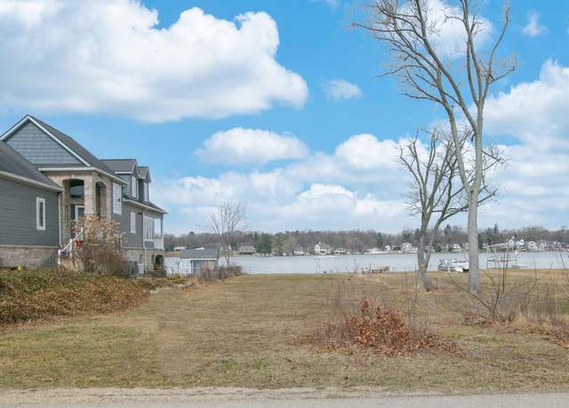 Property at 68770 S Shore Dr, Edwardsburg, MI 49112