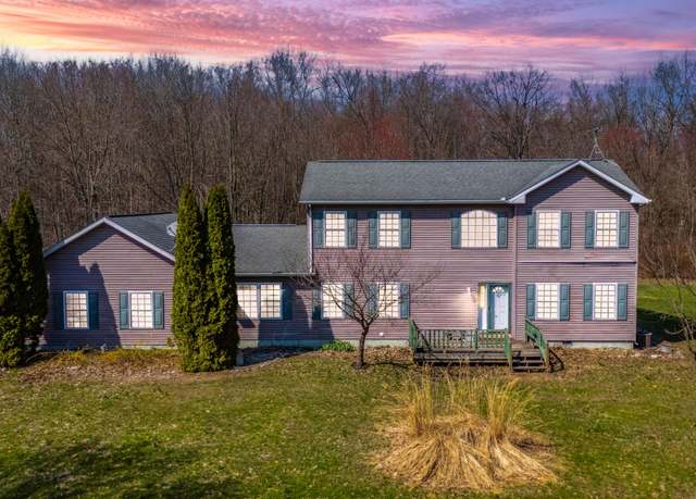 Property at 57480 72nd Ave, Hartford, MI 49057, 3 beds, 2.5 baths