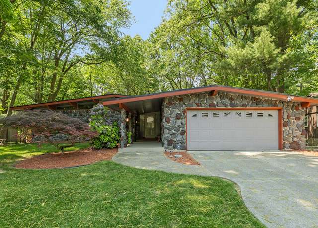Property at 4675 Grenadier Dr SW, Wyoming, MI 49509, 4 beds, 2 baths