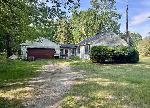 Property at 1103 W Mt Garfield Rd, Norton Shores, MI 49441, 2 beds, 1 bath
