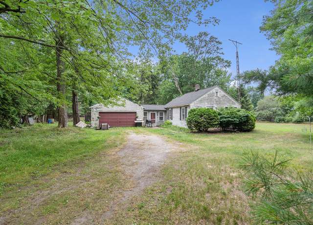 Property at 1103 W Mt Garfield Rd, Norton Shores, MI 49441, 2 beds, 1 bath