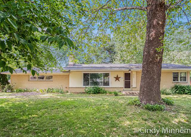Property at 3343 Gateshead St NE, Rockford, MI 49341, 3 beds, 1.5 baths