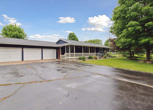 Property at 303 E XY Ave, Vicksburg, MI 49097, 3 beds, 3 baths