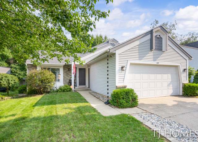 Property at 655 Sandhurst Dr SE, Grand Rapids, MI 49548, 3 beds, 2 baths