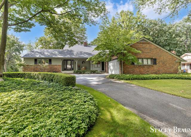 Property at 2130 Onekama Dr SE, Grand Rapids, MI 49506, 4 beds, 2.5 baths