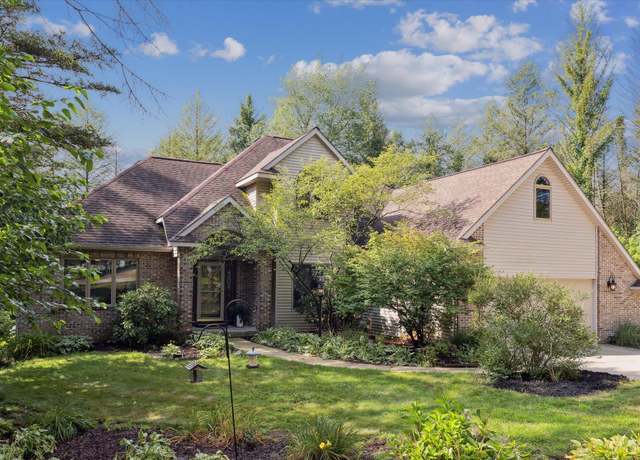 Property at 2388 Sawmill Dr NE, Rockford, MI 49341, 4 beds, 3.5 baths