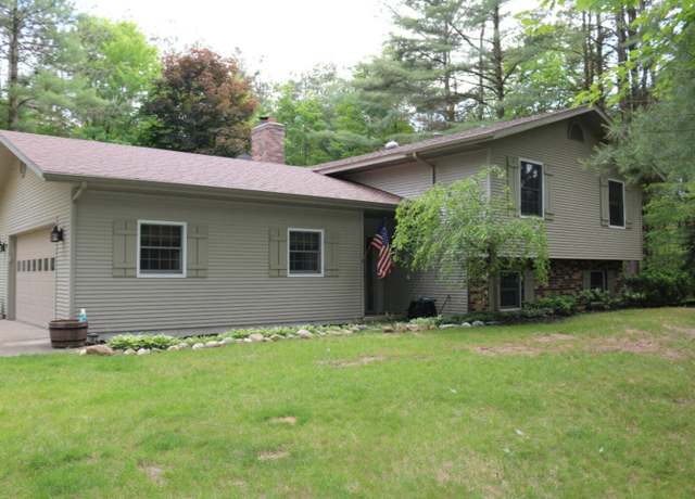 Property at 16308 Quincy St, Holland, MI 49424, 4 beds, 2 baths