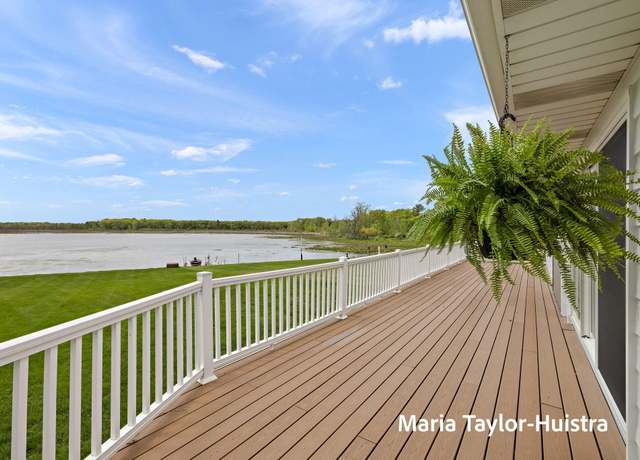 Property at 16040 Robrick Ave, Grand Haven, MI 49417, 4 beds, 2 baths