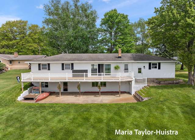 Property at 16040 Robrick Ave, Grand Haven, MI 49417, 4 beds, 2 baths