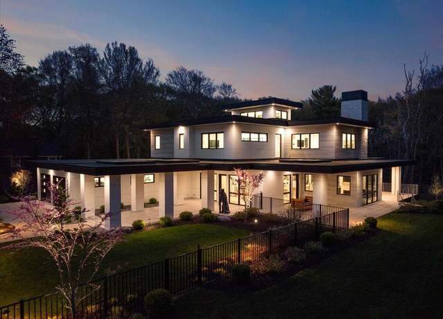 Property at 329 N Lakeshore Dr, Holland, MI 49424, 5 beds, 4.5 baths