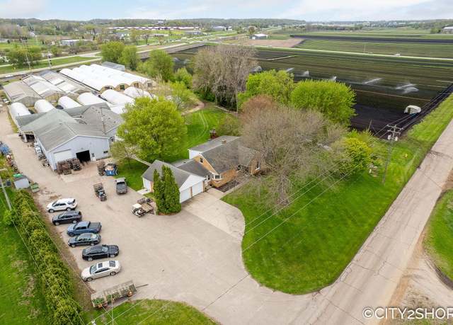 Property at 4618 New Holland St, Hudsonville, MI 49426, 4 beds, 1.5 baths