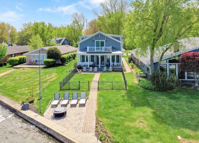 Property at 21674 Lake St, Cassopolis, MI 49031, 5 beds, 4.5 baths