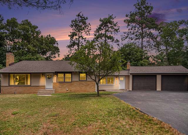 Property at 7177 Thorncrest Dr SE, Grand Rapids, MI 49546, 3 beds, 2 baths