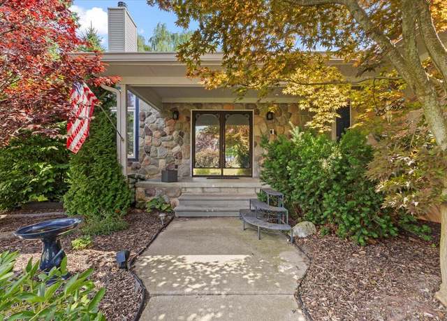 Property at 7025 Fay Dr, Van Buren Twp, MI 48111, 3 beds, 2.5 baths