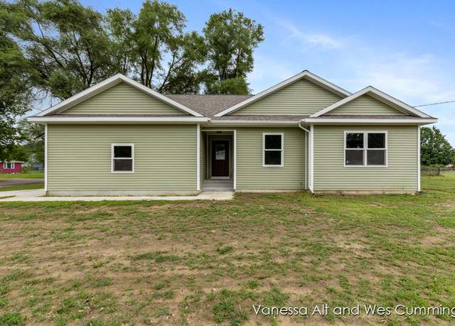 Property at 902 N York St, Belding, MI 48809, 3 beds, 2 baths
