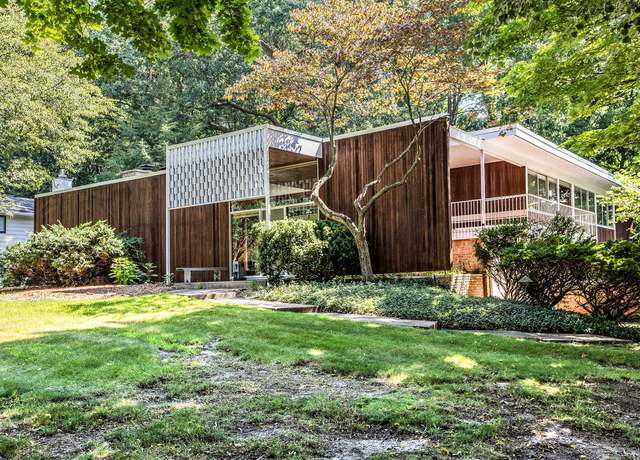 Property at 2427 Londonderry Rd, Ann Arbor, MI 48104, 5 beds, 2.5 baths