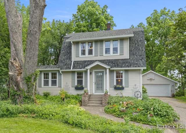 Property at 140 Lakeside Dr NE, Grand Rapids, MI 49503, 3 beds, 1.5 baths
