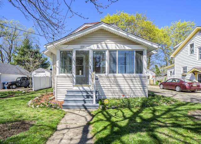 Property at 222 Garland St, Kalamazoo, MI 49001, 2 beds, 1 bath