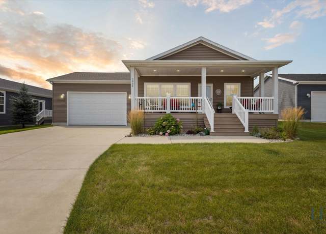 Property at 5906 Trillium Hills Dr NE, Rockford, MI 49341, 3 beds, 2 baths