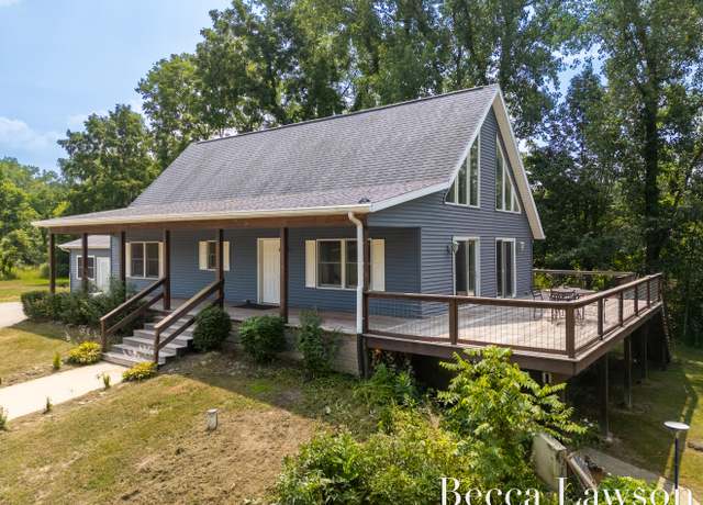 Property at 5585 Hochberger Rd, Eau Claire, MI 49111, 3 beds, 3 baths
