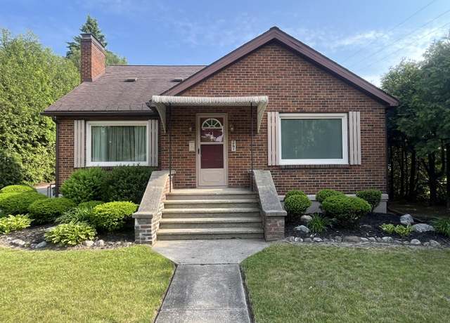 Property at 261 W Main St, Hart, MI 49420, 4 beds, 2 baths
