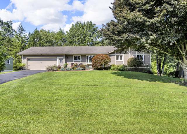 Property at 1952 Trinity Ln, Jackson, MI 49201, 3 beds, 3 baths