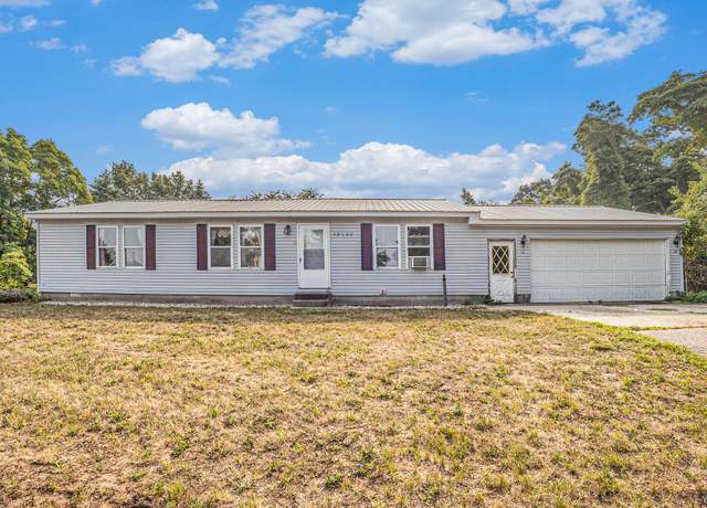 Property at 12662 120th Ave, Grand Haven, MI 49417, 3 beds, 2 baths