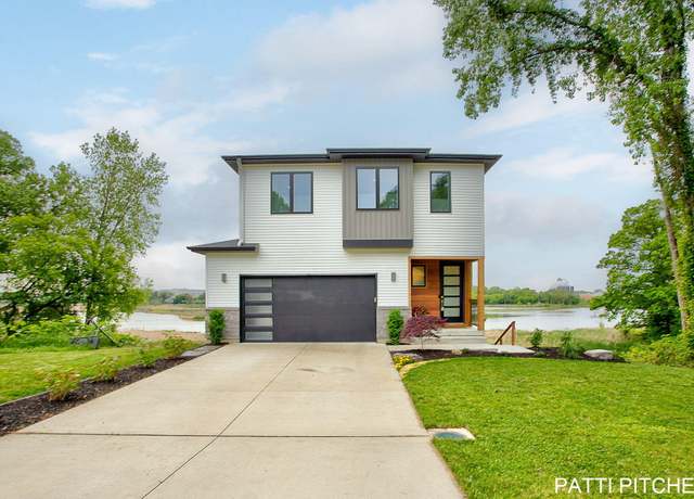 Property at 104 River Hills Dr, Holland, MI 49424, 5 beds, 3.5 baths