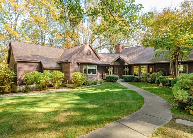 Property at 6738 N Sprinkle Rd, Kalamazoo, MI 49004, 4 beds, 3.5 baths