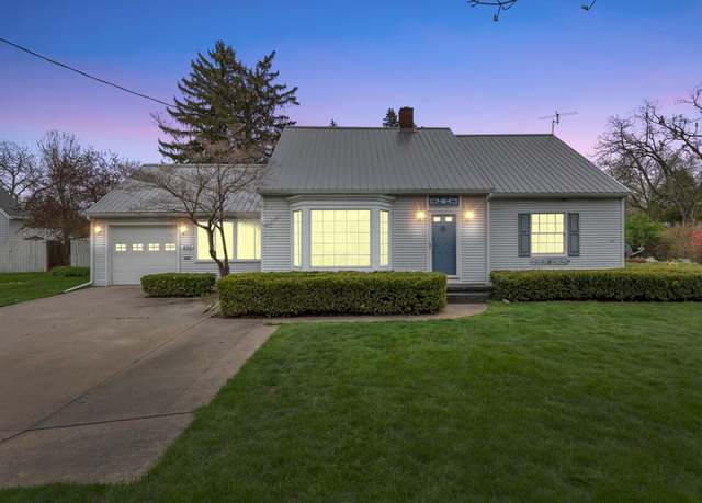 Property at 430 S Stewart Ave, Fremont, MI 49412, 4 beds, 2 baths