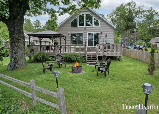 Property at 5927 S Croton Hardy Dr, Newaygo, MI 49337, 3 beds, 2 baths
